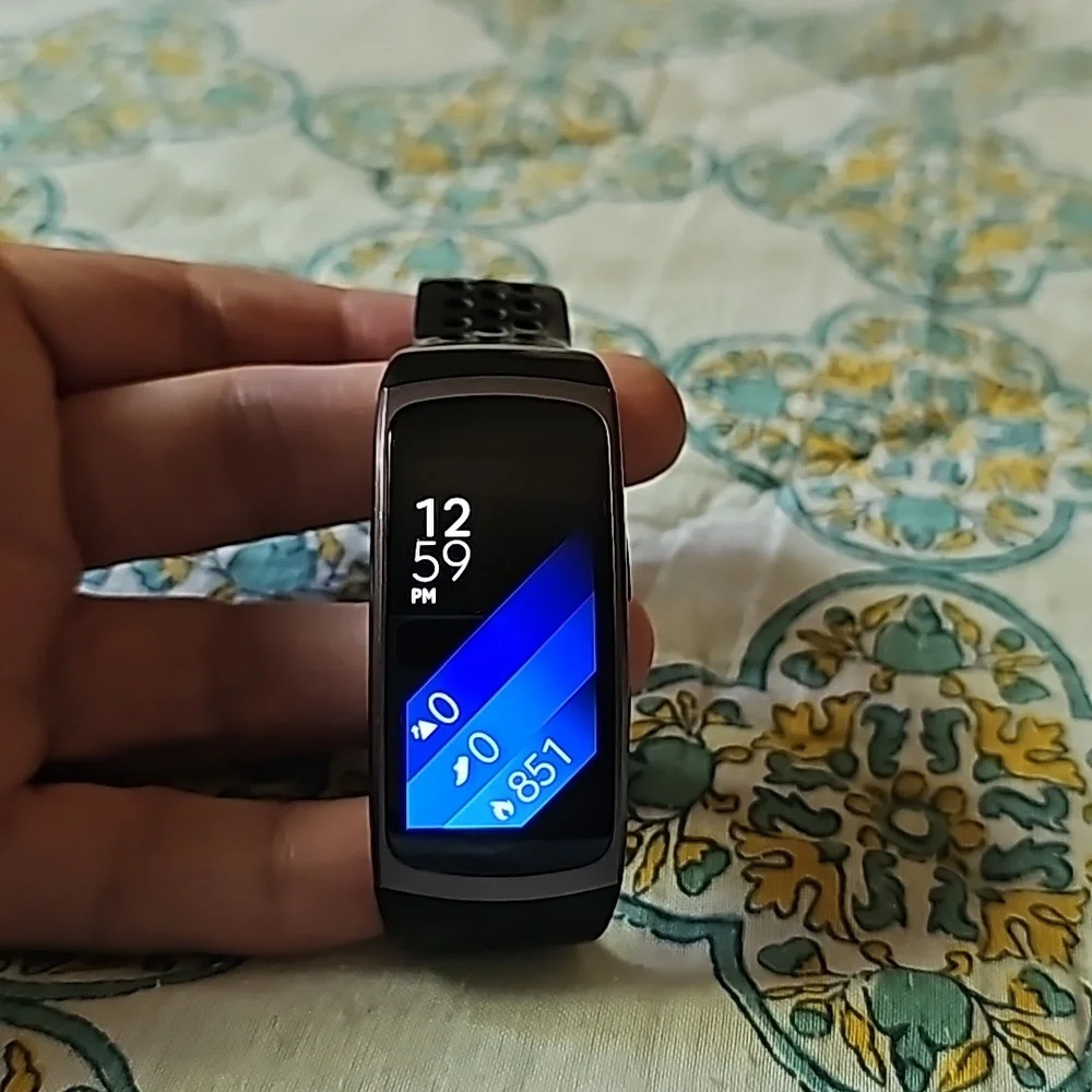 Samsung Gear Fit2 Smartwatch Black GPS Fitness Tracker Watch Large Charger